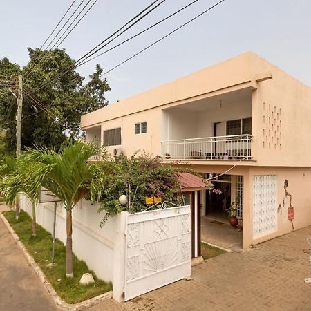 Agoo Hostel (Adults Only) Accra Exteriör bild