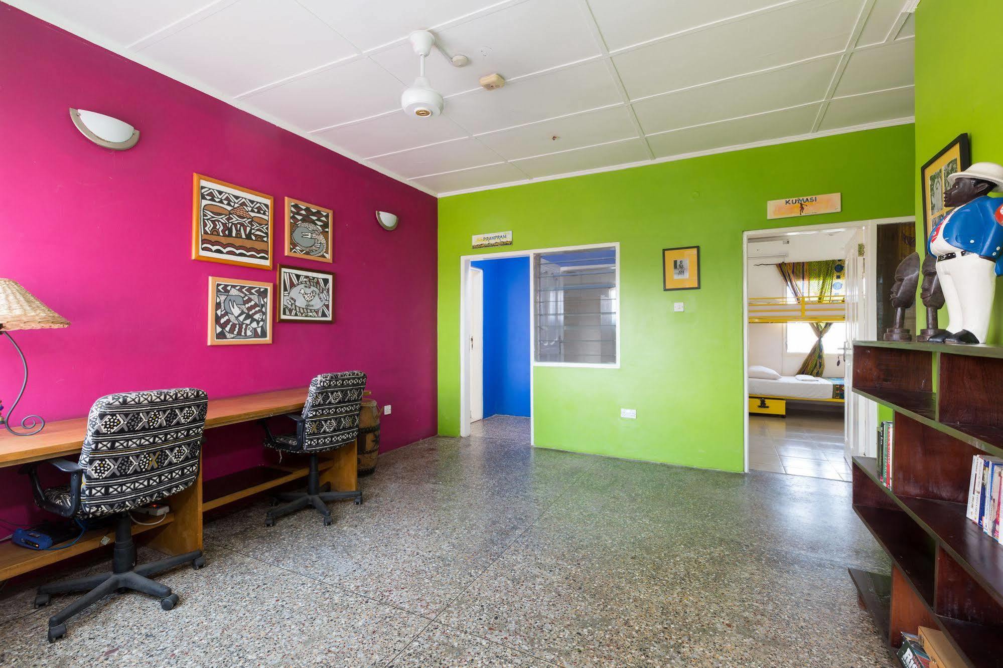 Agoo Hostel (Adults Only) Accra Exteriör bild