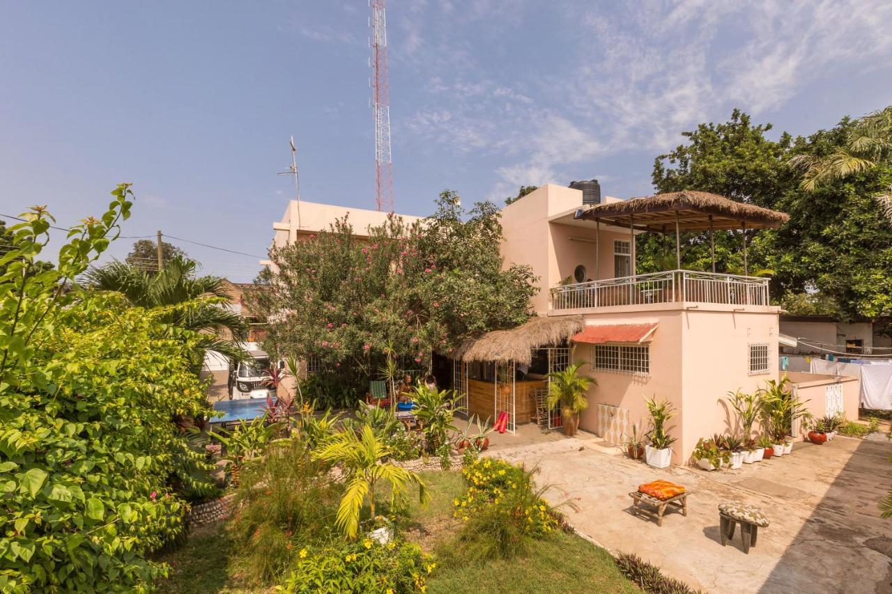 Agoo Hostel (Adults Only) Accra Exteriör bild