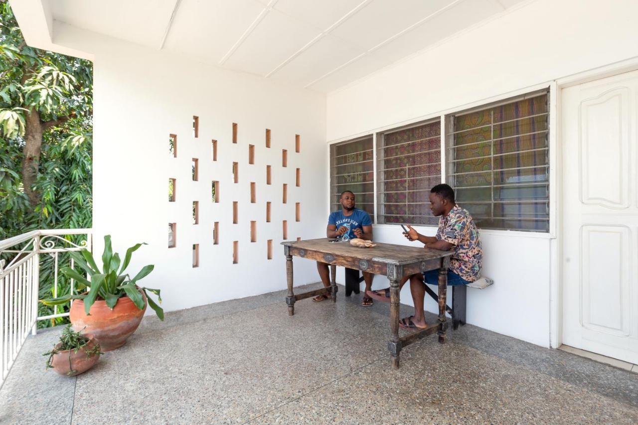 Agoo Hostel (Adults Only) Accra Exteriör bild